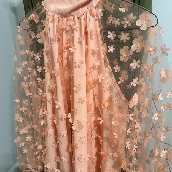 Beautiful peach top - Picture 4 of 8